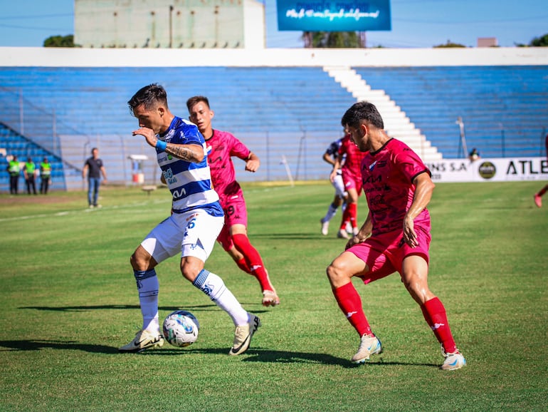 2 de Mayo y Nacional comienzan su temporada en el Río Parapití