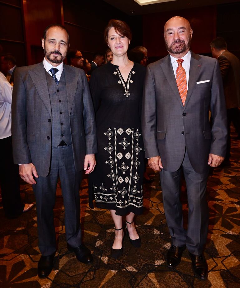 Badreddine Abd El Moumni, embajador de Marruecos, Laura Sánchez y Pierre-Christian Soccoja, embajador de Francia.