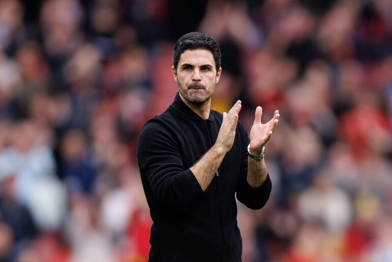 London (United Kingdom), 04/05/2024.- Arsenal manager Mikel Arteta celebrates after winning the English Premier League soccer match of Arsenal FC against AFC Bournemouth, in London, Britain, 04 May 2024. (Reino Unido, Londres) EFE/EPA/TOLGA AKMEN EDITORIAL USE ONLY. No use with unauthorized audio, video, data, fixture lists, club/league logos, 'live' services or NFTs. Online in-match use limited to 120 images, no video emulation. No use in betting, games or single club/league/player publications.

