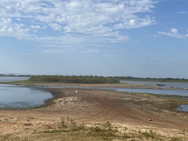 Bajante del río Paraguay en la zona del departamento de Concepción.