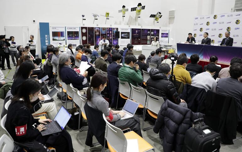 Ingenieros aeroespaciales aguardan con expectativa la reactivación de la sonda SLIM que se posó en la Luna el fin de semana, marcando un hito para Japón.