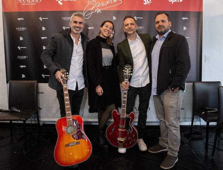 Juan Crespo, CEO de 3C Films; Silvina Dell'Occhio, gerente de Contenidos de Ficción de Torneos; José Luis Pagán, director musical de UPM Hits; y Luciano Foppoli, director de 3C Films, durante una rueda de prensa este lunes en Buenos Aires (Argentina). Un musical sobre la vida y la obra del cantautor argentino Sandro, fallecido en 2010 a causa de diversas complicaciones asociadas a una enfermedad respiratoria crónica, se estrenará en 2025, en coincidencia con el que sería el 80° aniversario de su nacimiento.