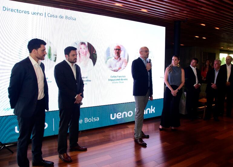 Directivos de ueno bank presentaron los avances de la firma.