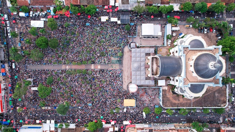 Una imagen cenital poco usual de la Basílica tomada por el drone durante la festividad de la Virgen. 