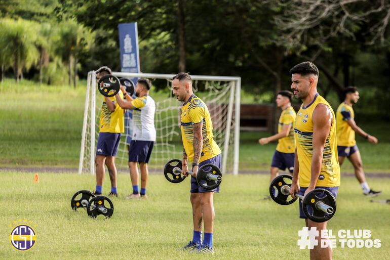 Los jugadores del Sportivo Trinidense iniciaron la pretemporada en Surubi'i.