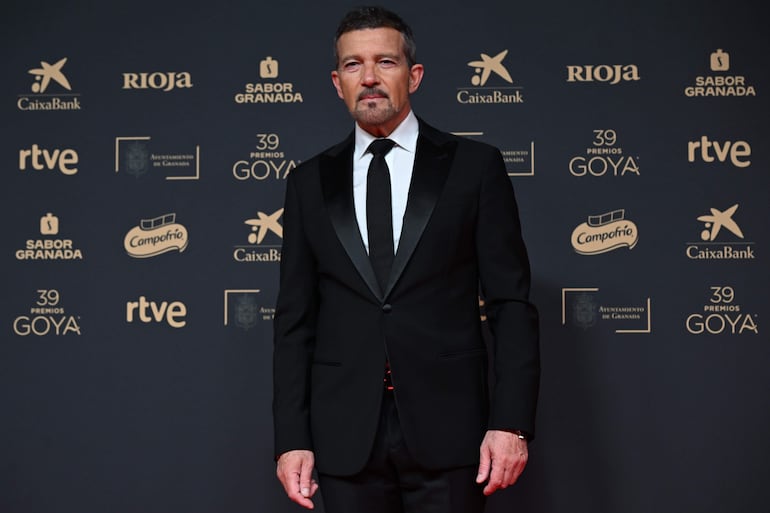 El actor, director y productor Antonio Banderas posa en la alfombra roja de la 39 edición de los Premios Goya de la Academia de Cine. (EFE/Miguel Ángel Molina)
