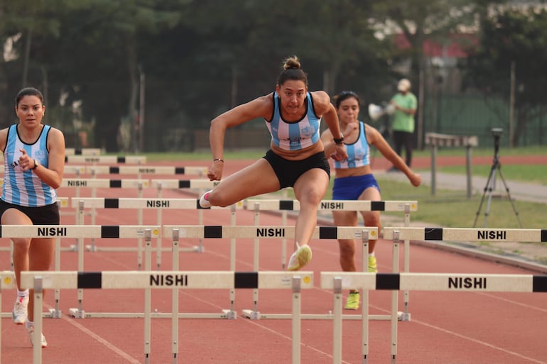 Ana Paula Argüello del Río (11/7/2003) se destacó en el certamen Nacional de atletismo U23 que se celebró en la pista de la SND.