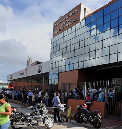 Fachada del edificio de la Dirección General de los Registros Públicos.