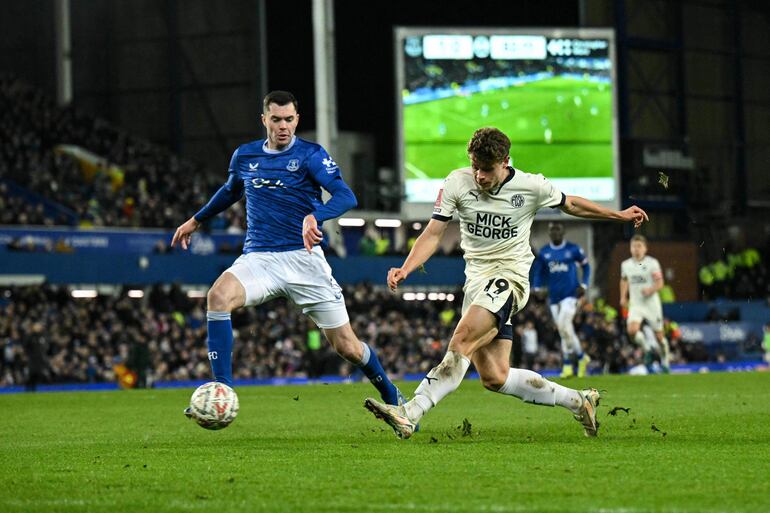 Peterborough's Swedish striker #19 Gustav Lindgren (R) shoots the ball but misses to score during the English FA Cup third round football match between Everton and Peterborough United at Goodison Park in Liverpool, north west England on January 9, 2025. (Photo by Oli SCARFF / AFP) / RESTRICTED TO EDITORIAL USE. No use with unauthorized audio, video, data, fixture lists, club/league logos or 'live' services. Online in-match use limited to 120 images. An additional 40 images may be used in extra time. No video emulation. Social media in-match use limited to 120 images. An additional 40 images may be used in extra time. No use in betting publications, games or single club/league/player publications. / 