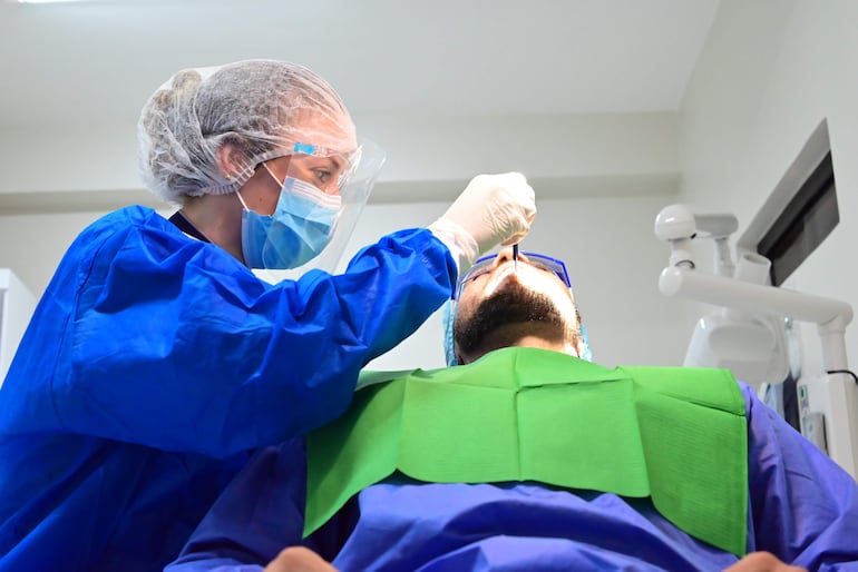 Una correcta higiene dental es fundamental.