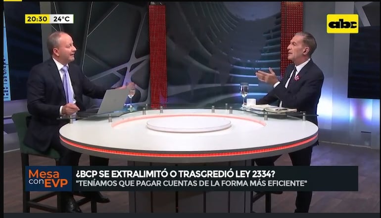 El ex titular del BCP Carlos Fernández Valdovinos durante la entrevista en Mesa con Enrique Vargas Peña por ABC Tv