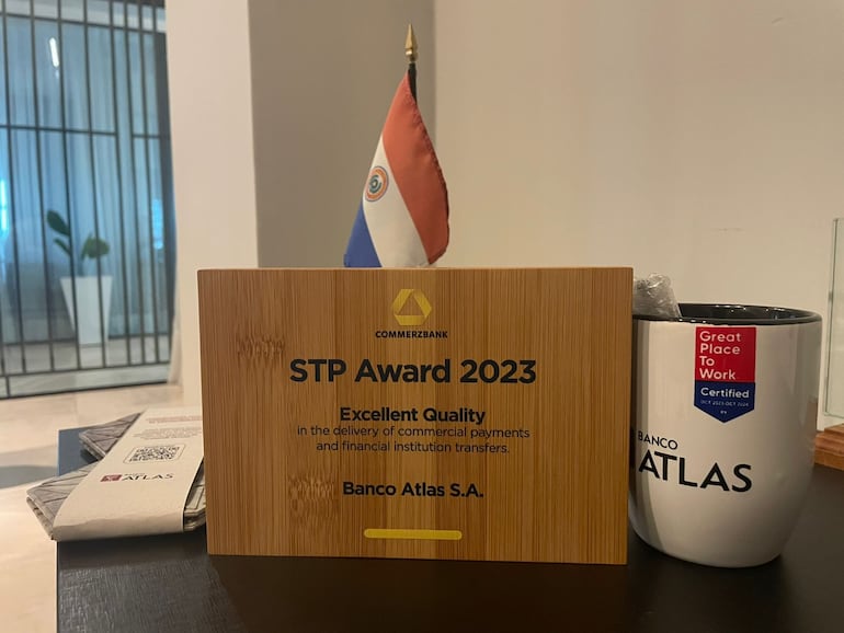 Banco Atlas ha sido galardonado con el STP Award 2023 del corresponsal bancario alemán Commerzbank AG, una distinción que honra su excelencia en el procesamiento de pagos internacionales mediante el sistema STP (Straight Through Processing).