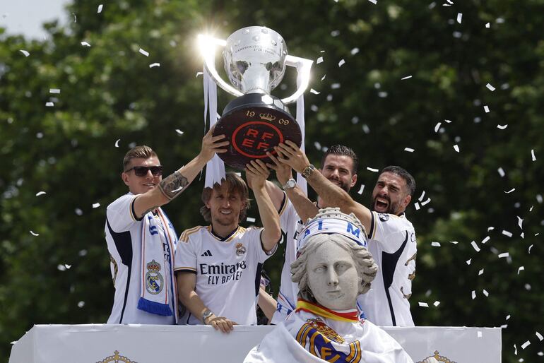 El alemán Toni Kroos (i), futbolista del Real Madrid. 