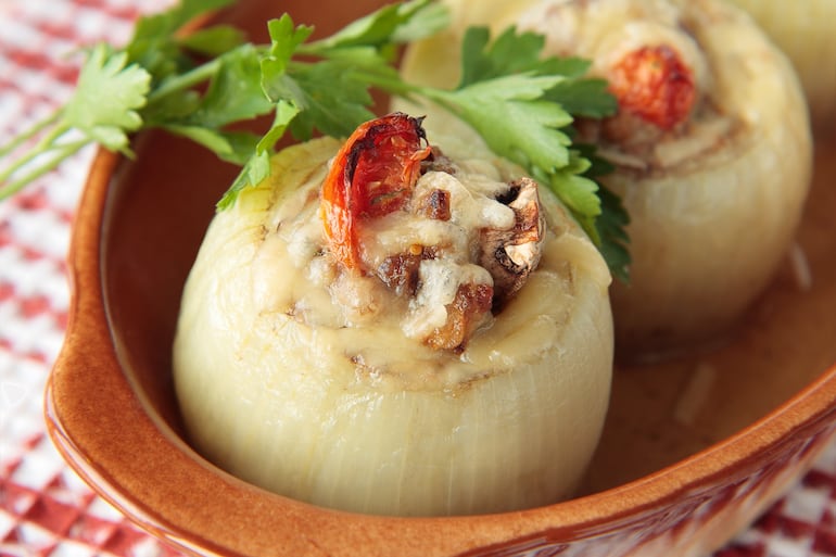 Cebollas rellenas con carne de cerdo.