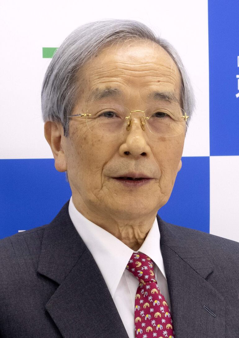 Akira Endo, Profesor emérito de la Universidad de Agricultura y Tecnología de Tokio, Japón, cuya investigación condujo al desarrollo de un medicamento para reducir el colesterol llamado estatinas, falleció en Tokio el 5 de mayo de 2024 debido a una enfermedad. 