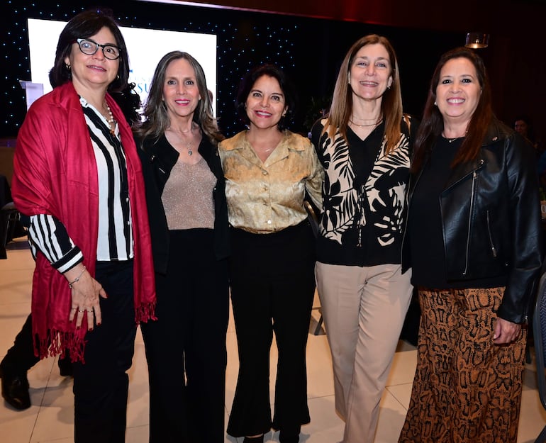 Luz Marina Barrail, Leticia Bareiro, Liana Cáceres, Carolina Bestard y María del Carmen Caballero.