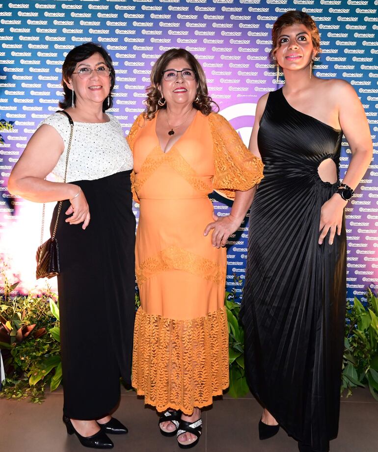 Mercedes Alonso, Carmen Alderete y Norma Ocampos. 