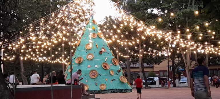 La Plaza de los Héroes de Pilar fue un punto de encuentro en esta Navidad.