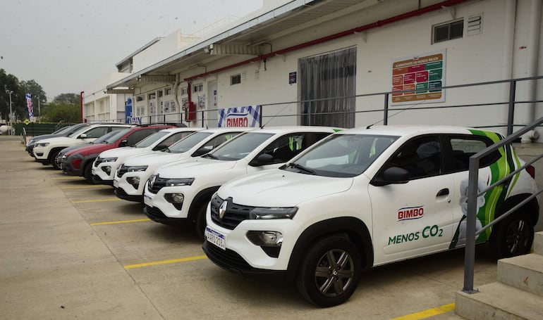 La flota vehicular del Grupo Bimbo en la fábrica ubicada en la ciudad de Mariano Roque Alonso. 