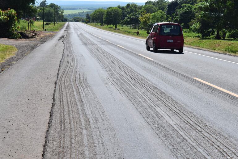 En algunos sectores de la ruta se realizaron algunos parches, pero no fueron terminadas 