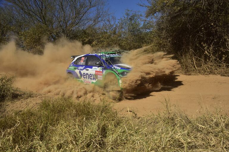 Tremenda la imagen del VW Polo GTI R5 de Javier Ugarriza y Diego Fabinia, quienes terminaron cuartos en la general del rally, en el 1-2-3-4 de la marca alemana.