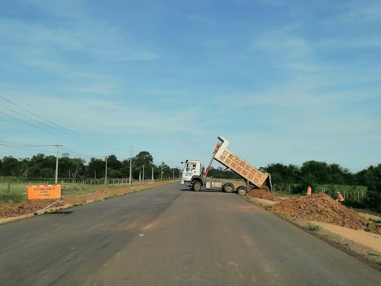 La capa asfáltica hoy ya cubre varios tramos que antes eran intransitables, lo que generó un aumento de tráfico en la zona de influencia de las obras de la Ruta de la leche.