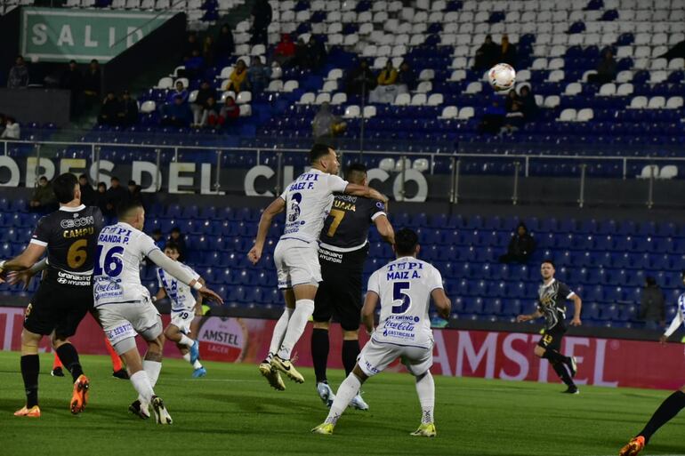 Libertad ganó en penales y jugará cuartos de final