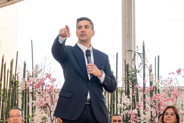 Santiago Peña Presidente de la República en el acto de los diez años de Sumidenso.