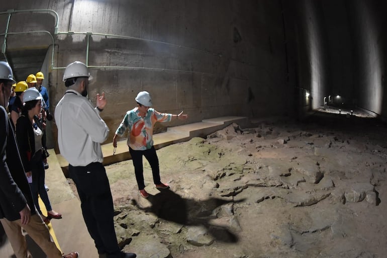 Directora gerente del FMI, Kristalina Georgieva, durante su visita a la Central Hidroeléctrica Itaipú.