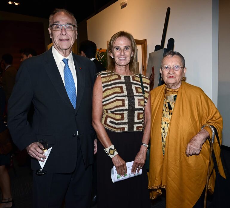 Raúl Baginski, Verónica Bosch y Lucy Yegros.