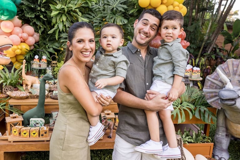 Divertidos, Camila Rienzi y Rubén Rubin con sus hijos Rafita y Benja.