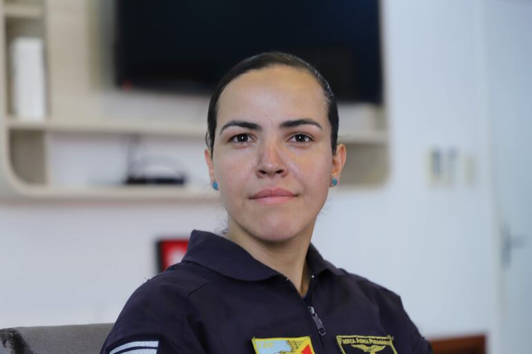 La Sargento 1ro. Técnico Mariela Osorio de la Fuerza Aérea Paraguaya es oriunda de Santa Elena, departamento de Cordillera.