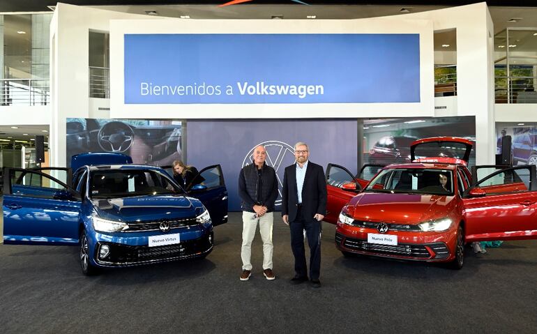 Ricardo Carrizosa, gerente de VW Paraguay, y Miguel Carrizosa, presidente de Diesa, durante el lanzamiento de los nuevos Polo y Virtus de Volkswagen.