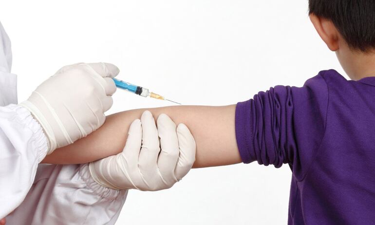 La vacuna contra el meningococo brinda una protección duradera en el tiempo. Al vacunar a los niños y adolescentes, se establece una base sólida de inmunidad que los protegerá en la adolescencia y en la edad adulta.