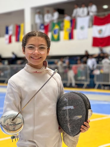 Lía Lombardo tuvo una gran actuación en el Interclubes de Esgrima y en el Sudamericano Infantil y Veterano en Lima.