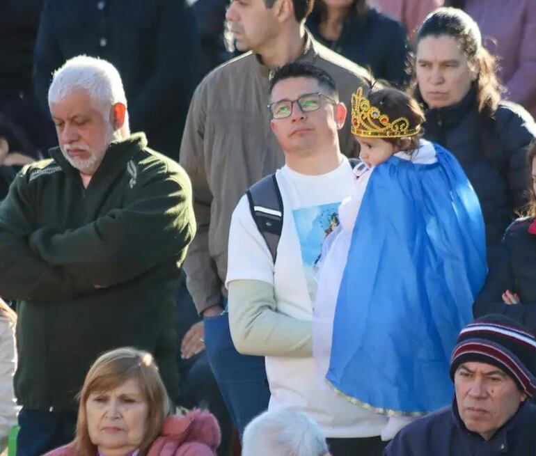 Como cada domingo las familias acudieron a la basílica de Caacupé.