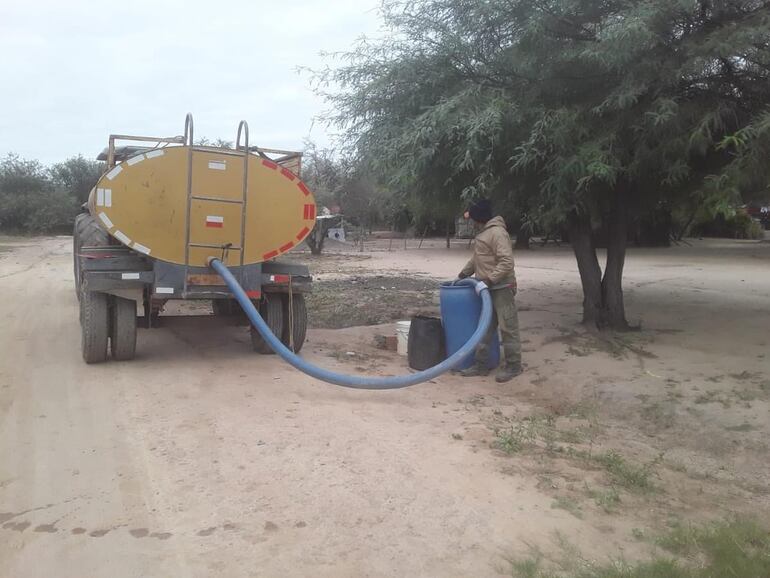 Un panorama complicado se vive en diversas localidades de bajo Chaco, zona de Tte. Irala Fernández limítrofe con el departamento de Boquerón ya que sus pobladores están atravesando una vez más una aguda falta de agua.