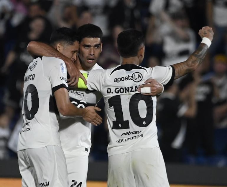 Olimpia ganó un partido con siete goles en el Defensores