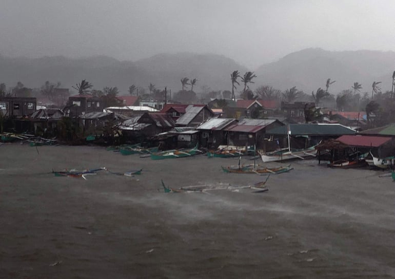 Tras el embate de los tifones Toraji, Trami, Yinxing y Kong-rey Filipinas se prepara ahora para la llegada a tierra del tifón Usagi, la quinta gran tormenta que azota el país en tres semanas.