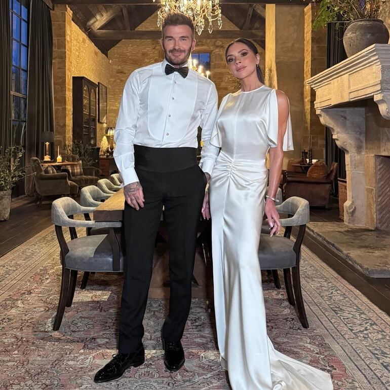 Elegantísimos, los esposos Victoria y David Beckham. (Instagram/David Beckham)