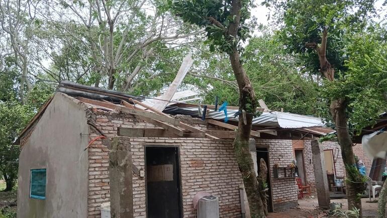 Una de las viviendas destechadas en Isla Ro´y, distrito de Villalbín.