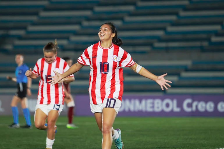 Fátima Acosta (19 años), goleadora albirroja el el Sudamericano con cinco tantos.