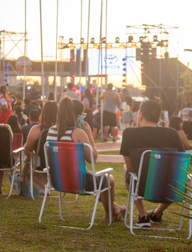 Fiesta multitudinaria en la playa San José para dar apertura a la temporada de verano en Encarnación