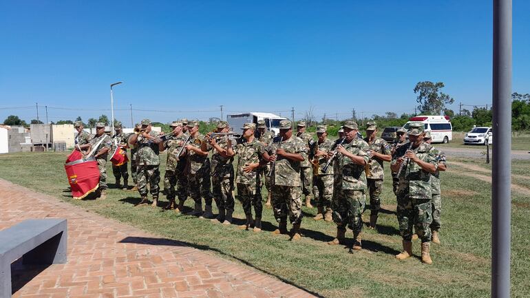 La banda de músicos del Liceo Militar Acosta acompañó la cabalgata histórica.