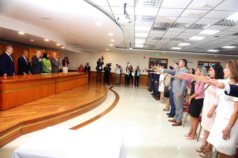 El presidente de la Corte Suprema de Justicia Dr. César Diesel encabezó el acto de juramento de jueces y camaristas.