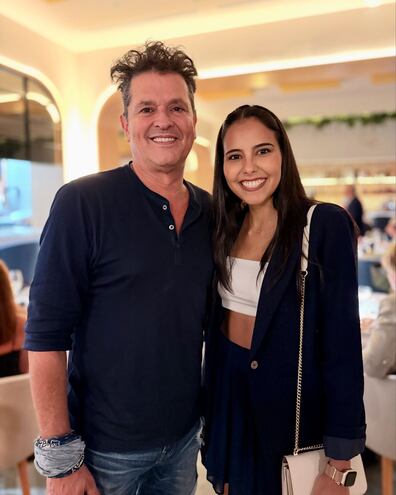 Carlos Vives y la artista paraguaya Lili Cantero.