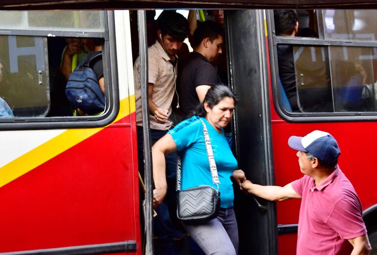 Las reguladas y exceso de pasajeros en buses se puede detectar con el billetaje.