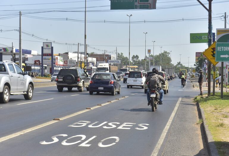 El Gobierno habilitó un tramo de carril único para buses para agilizar su frecuencia pero aún no se aprecian resultados.