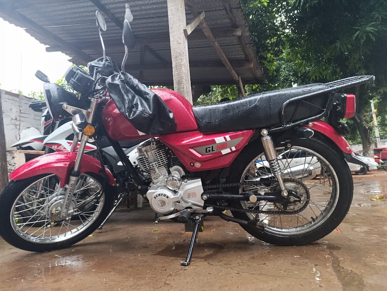 Motocicleta robada recuperada por la Policía.