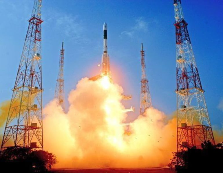 La Organización de Investigación Espacial de la India (ISRO, por sus siglas en inglés) lanzó este viernes con éxito un ‘minicohete’ de unas 120 toneladas dirigido a abaratar los precios del lanzamiento de satélites al espacio y facilitar su uso a escala comercial.